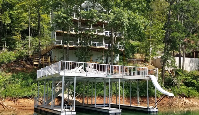 Emerald View Lodge, 10 BR, 12BA, Theater Rm, Sleeps 36