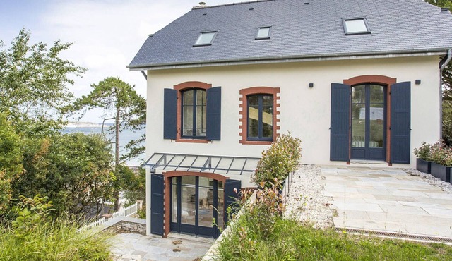 Emeraude, sea view, garden, close to the beach