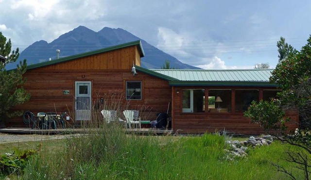 Emigrant Cabin on 10 Acres w/BBQ & Peaceful Views