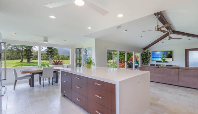 Emmalani Oasis - Luxe Designer Home with stunning Mountain Views