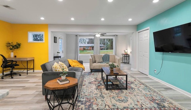 Emory Family Stay | Fenced Yard & Pet Friendly