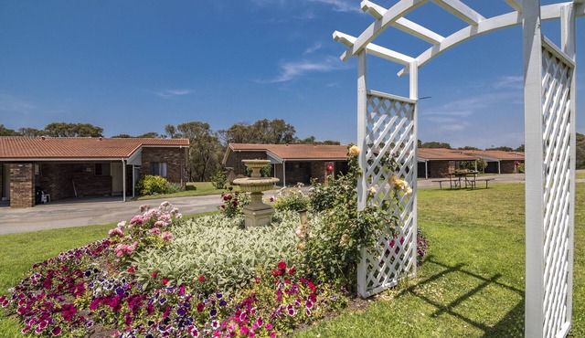 Emu Beach Chalets
