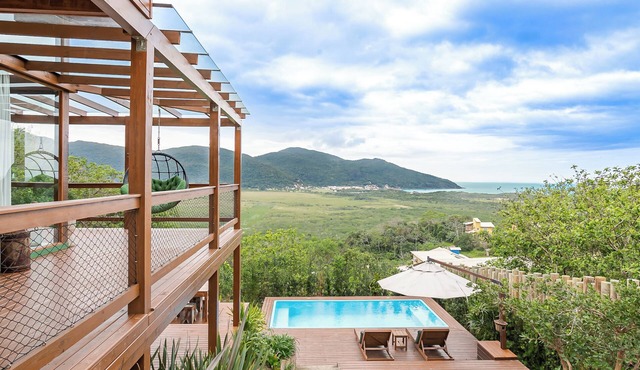 Enjoy beaches, heated pool, bathtub with comfort on your vacation.
