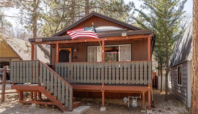 Encanto - Classic mountain cabin tastefully renovated! Game Consoles, Fenced yard!