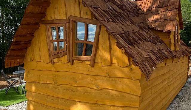 Enchanted cabin with shared pool/SPA and optional Kota grill