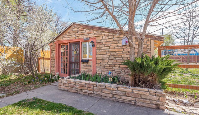 Enchanted Garden Studio: Cozy Downtown