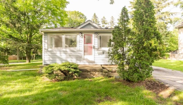 Enchanting Cottage Hideaway: Steps from Downtown & Lake"