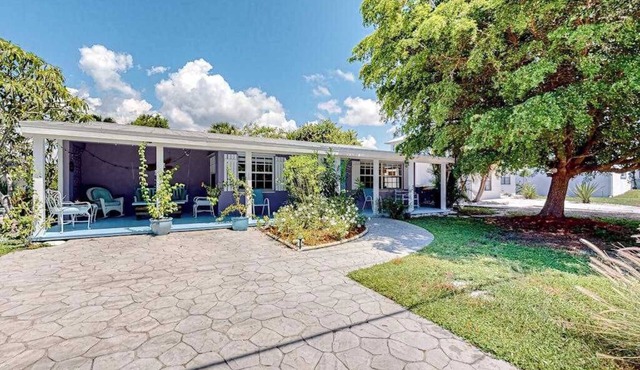 Enchanting dog-friendly beach bungalow with patio, fireplace, deck, AC, & W/D