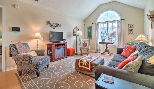 Enchanting Murfreesboro Cottage w/ Secluded Yard!