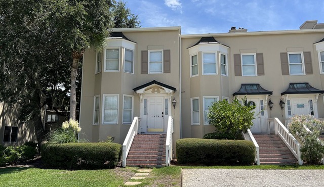 End Unit Townhouse, Pool Right Outside, One Block From Beach!
