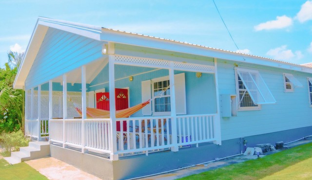 "Endless Summer": 3-bedroom house in fabulous Christ Church with WiFi, AC