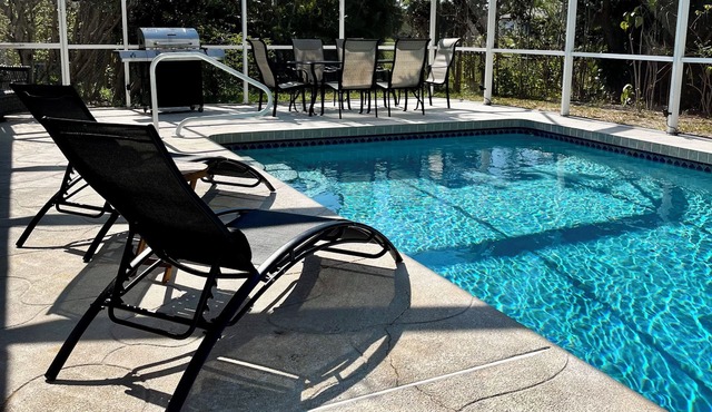 Endless summer, fully equipped house with private pool. Pet-friendly