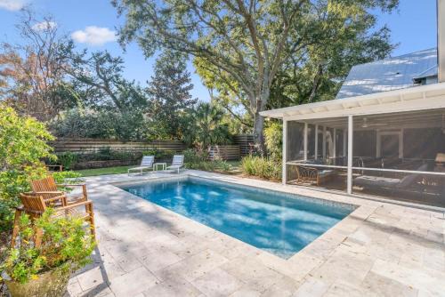 Endless Summer - 4217 Sixth Street