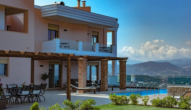 Endless View Villa close to the beach