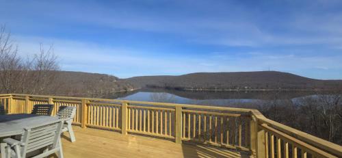 Endless Views | 4BR Home w/Hot Tub | Deep Creek Lake