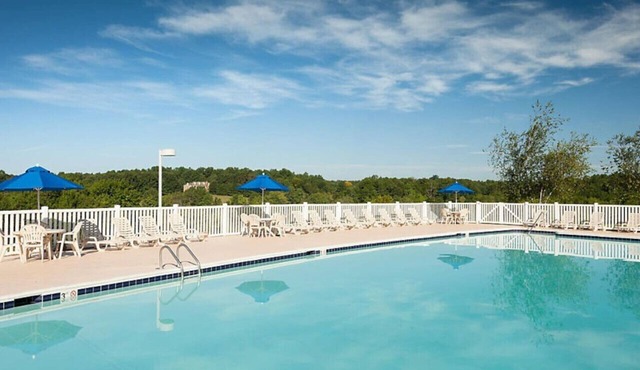 Enjoy 1000 acres of rolling hillside on this equestrian themed resort 1BD condo