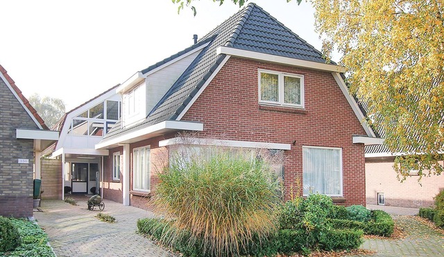 Enjoy a comfortable vacation with your family and friends in this extremely well maintained and beau