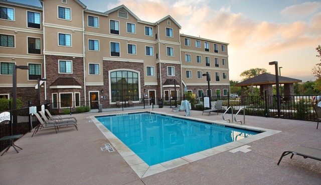 Enjoy a Free Breakfast Buffet! King Studio, Pool & Gym.