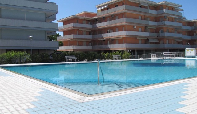 Enjoy a lovely flat with pool