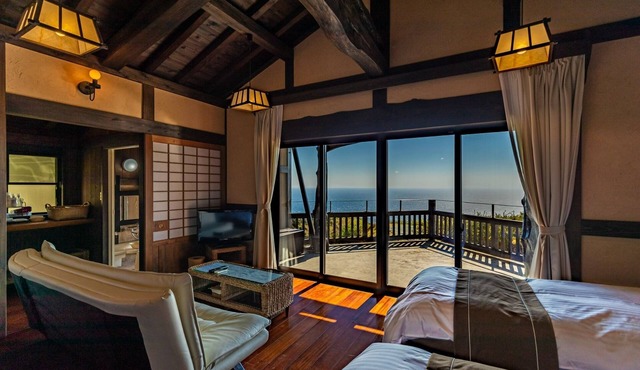 Enjoy a luxurious time while looking out at the se/Kamo District Shizuoka