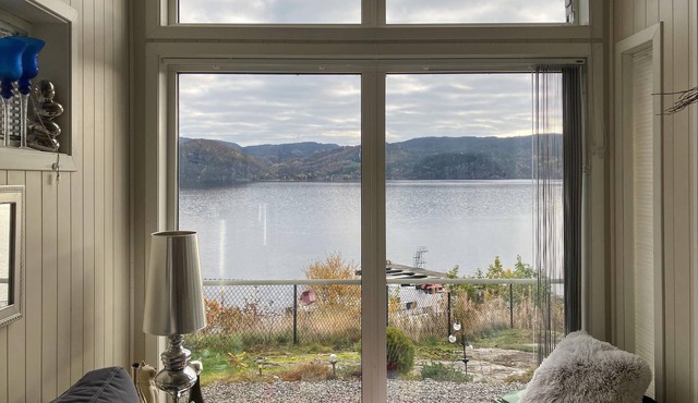 Enjoy a unique panoramic view in this inviting vacation home on the lake.