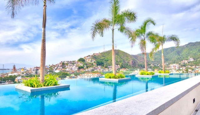 Enjoy beach, pool and jacuzzi in Romantic Zone