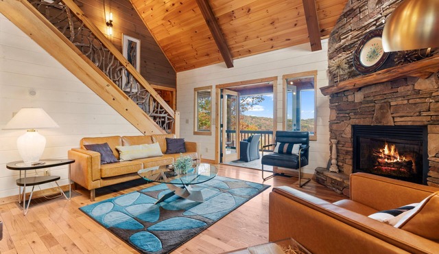 Enjoy Blue Ridge Bliss at our Rustic-Chic Luxury Haven: Smoky Mountain Retreat