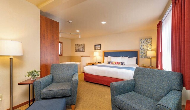 Enjoy easy walking access to all Leavenworth has to offer after a relaxing night in our spacious King room with in-room jacuzzi tub and cozy fireplace.