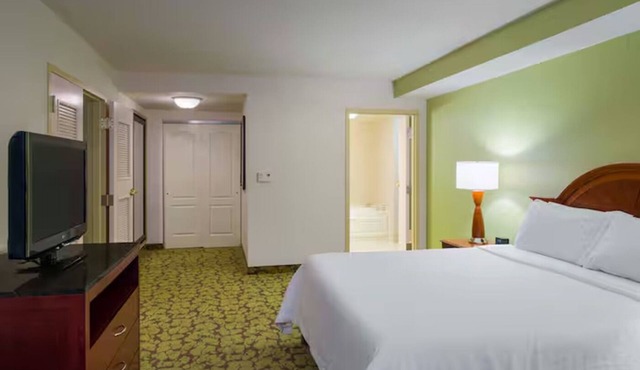 Enjoy Hartford: Refreshing Stay with Free Parking, Near Attractions! Indoor Pool