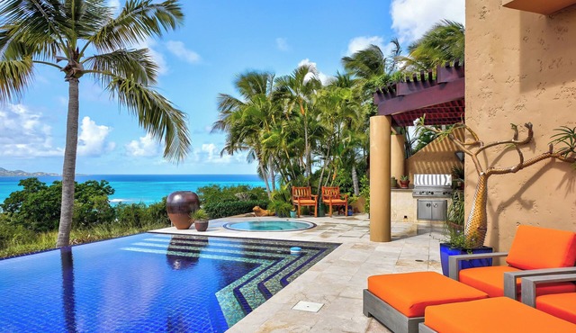 Enjoy Incredible Views from this Luxurious Villa!