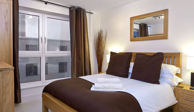 Enjoy Panoramic Views at Modern One-bedroom Apartment in Central Basingstoke