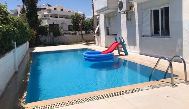 Enjoy peace and quiet in a beautiful private home in brilliant location in Side