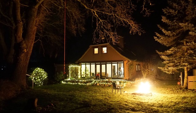 Enjoy peaceful and pleasant holidays by the fireplace in an idyllic detached house