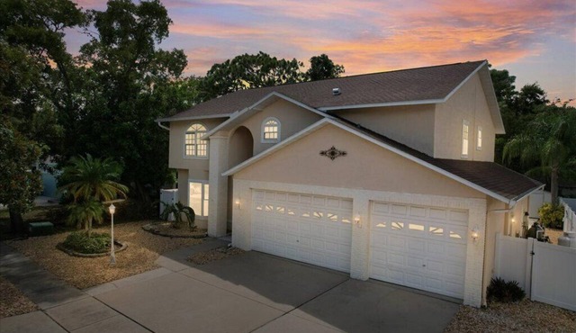 Enjoy privacy in this large and spacious home!