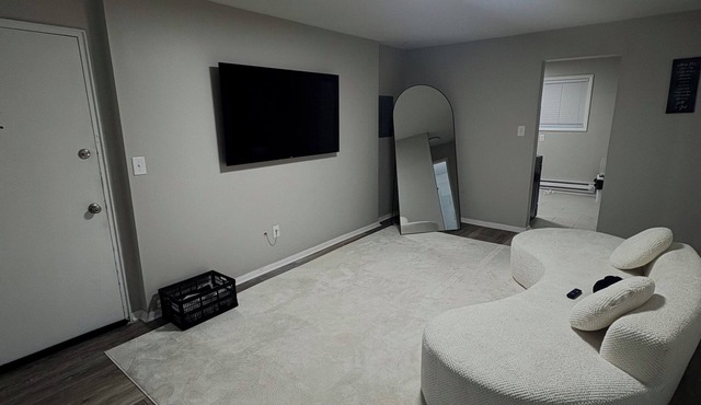 Enjoyable 2-bedroom apartment with AC in Hazel Park