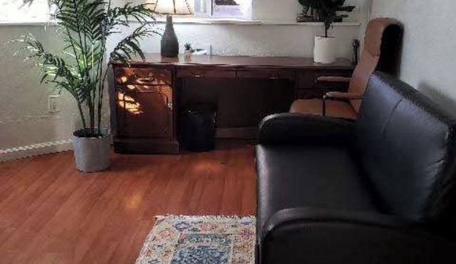 Enjoyable an one bedroom unit with portable AC in the heart of North Berkeley