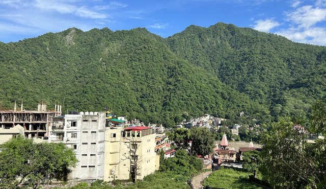Ensquare Hotel - 2 Bedroom Mountain View Apartments With Kitchen, Rooftop Cafe, Live Music