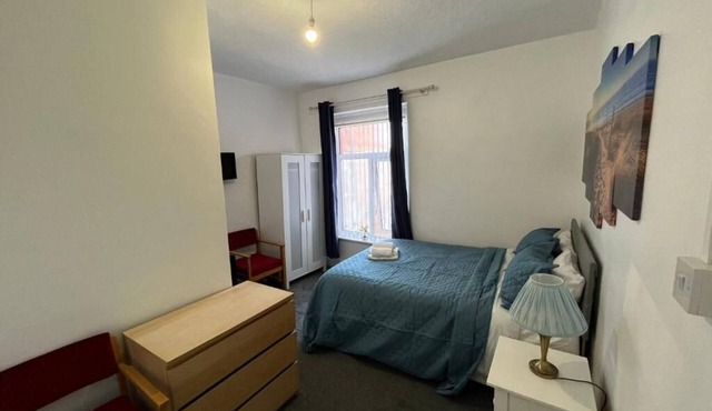 Ensuite Double Room 5mins to the sea