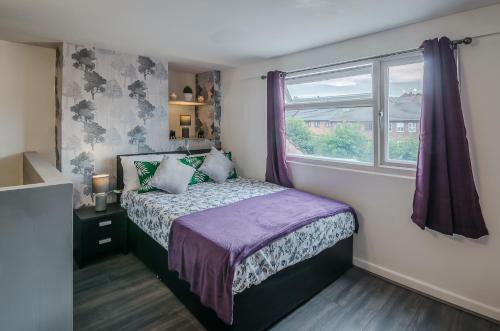 Ensuite Studio with Kitchenette Dudley DY2