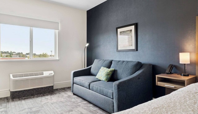 Ensuring a Very Comfortable & Memorable Stay, Pets Allowed, Near Southwood Park!
