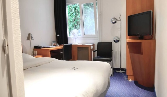Ensuring a Very Comfortable & Memorable Stay! Indoor Pool, Free Parking!