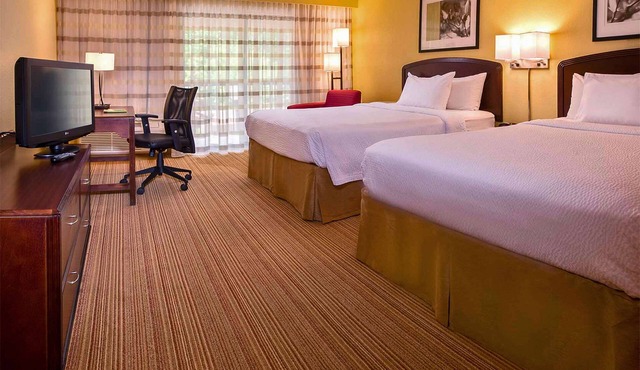 Ensuring a Very Comfortable & Memorable Stay! Free Parking, Pool, Pets Allowed