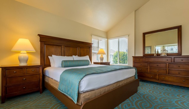 Ensuring a Very Comfortable with a 2 Bedroom Condo! Kitchen, Free Parking!