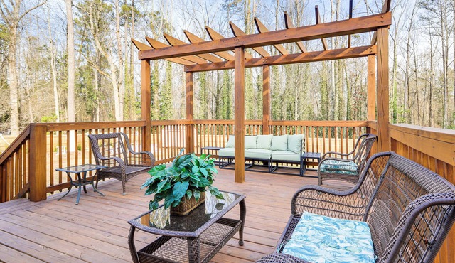 Entertainment-Ready Yard: Spacious Riverdale Home