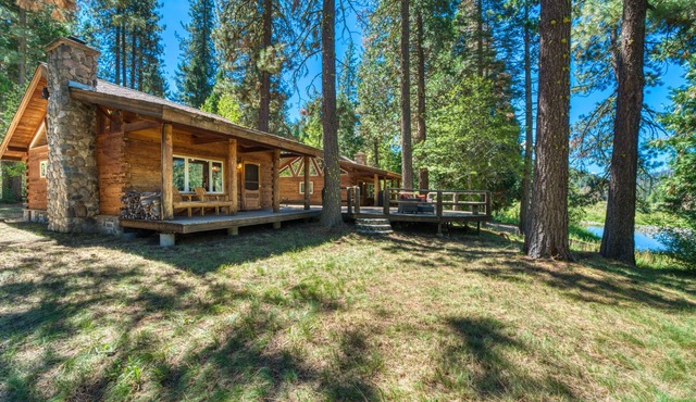 Entire 200-acre, dog-friendly ranch with 4 homes, river access & fishing ponds
