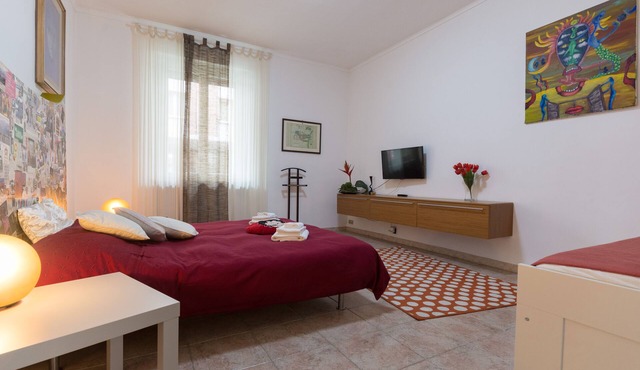 Entire apartment with car parking in the yard, 3 min from the pyramids