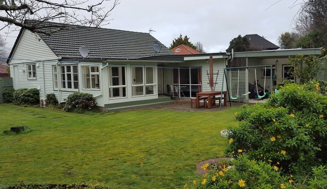 Entire Bunglow in Central Hutt with FREE-WiFi