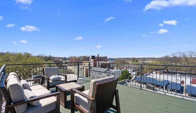 Entire DC House 3BR 3BA RoofDeck Free Parking Near Capitol Hill
