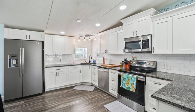 Entire Home on the water! 3/2