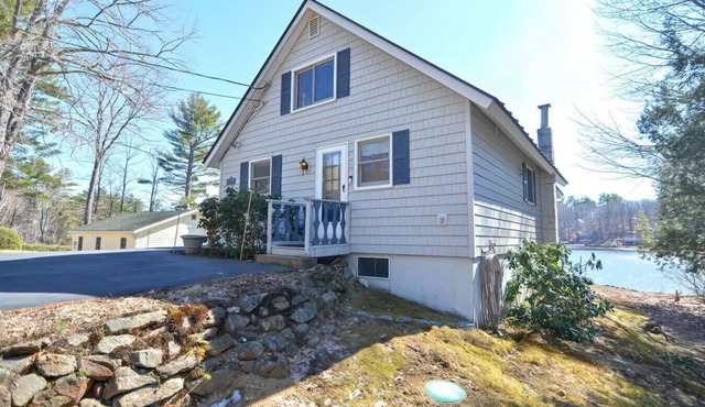 Entire Lakefront Home with Dock on Sawyer Lake